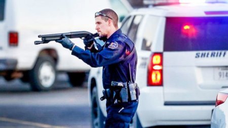 ABŞ-da polis lal-kar sürücünü güllələyib