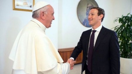 Zukerberq Roma papasına PUA bağışladı