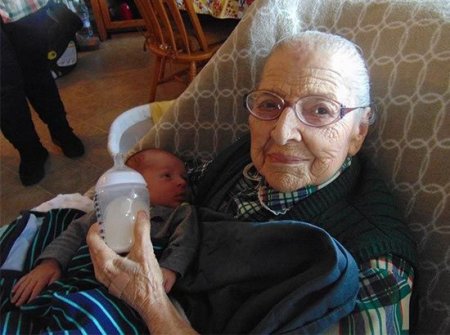 ŞOK: 101 yaşında ana oldu- 17-ci övladı
