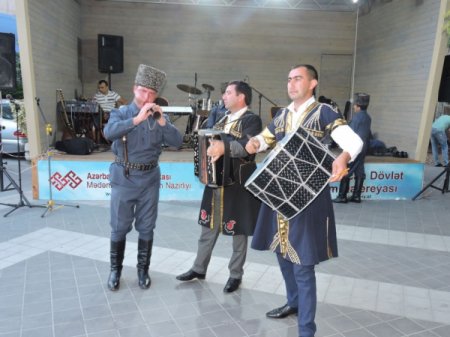 Gədəbəy və Şəmkir rayonlarının musiqi və folklor kollektivləri Bakıda çıxış edib