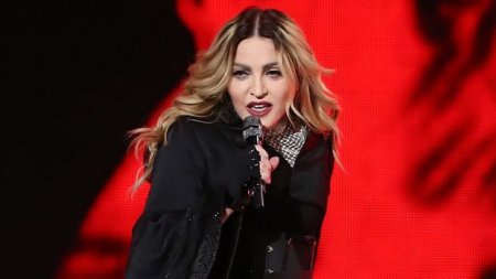 Madonna “İlin qadını” seçilib