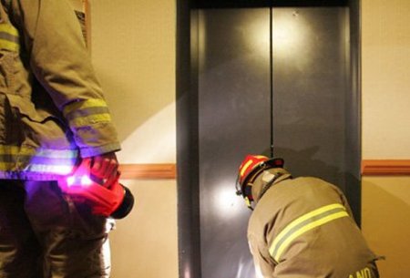 ANAMA-nın inzibati binasında liftin trosu qırıldı: Yaralılar var