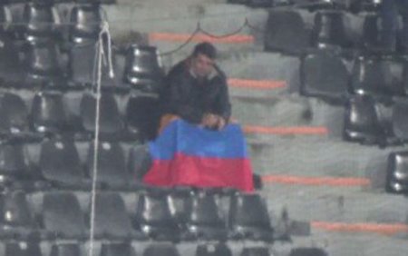 "Qarabağ"ın oyununda erməni bayrağı