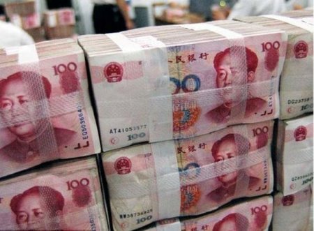 Çin məktəbi şagirdlərə beşlərə görə milyonlarla yuan paylayıb