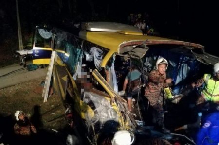 Malayziyada avtobus uçuruma düşüb: 13 nəfər ölüb
