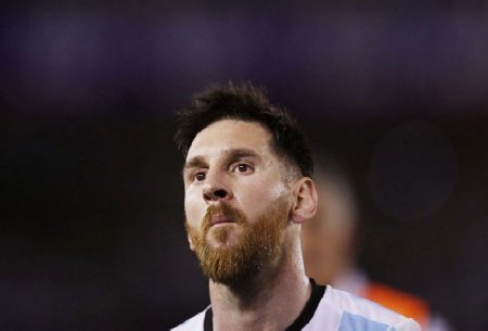 Messi hakimi təhqir etdiyi üçün oyundan kənarlaşdırıla bilər