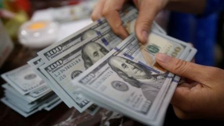 "Qara bazar"da dollar 1,64 manata düşdü