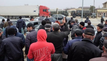 “Anbarlarda mal qalmayıb, bəzi firmalar qapılarını bağlayıb...”