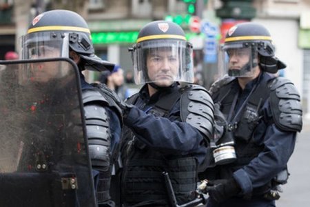 Parisdə atışma, bir polis işçisi öldürülüb