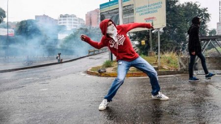 Venesuelada etiraz aksiyalarında iştiraka görə 1300 adam saxlanılıb