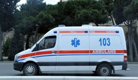 Təcili yardım avtomobili qəza törətdi, sürücü yaralandı