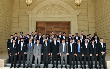 İlham Əliyev “Qarabağ” futbolçuları ilə görüşdü