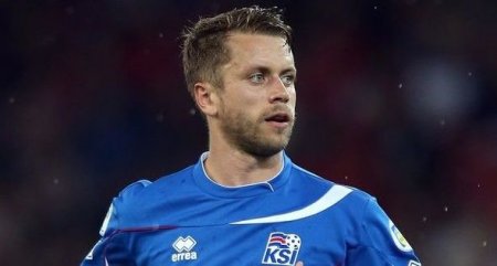 İslandiyada tarix yazan futbolçular hansı klublarda oynayır?