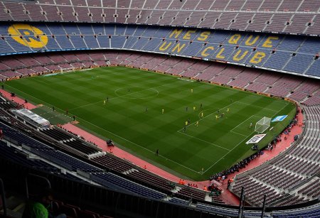 “Barselona” klubu stadionunun adını satır