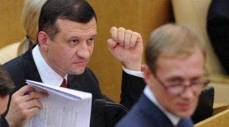 Deputat Mənsimovun maxinasiyalarını araşdırmaq üçün İstintaq Komitəsinə sorğu verdi