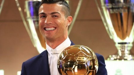 Ronaldo beşinci dəfə “Qızıl top” mükafatı alıb