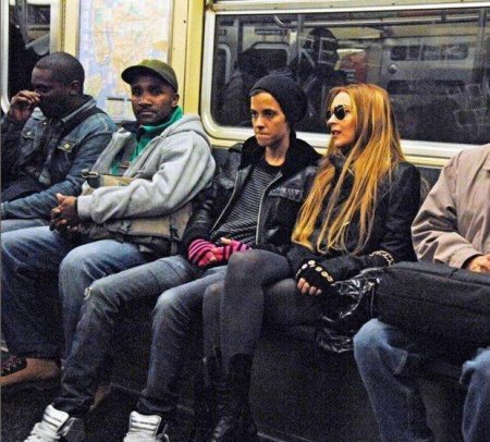 Metrodan istifadə edən məşhurlar