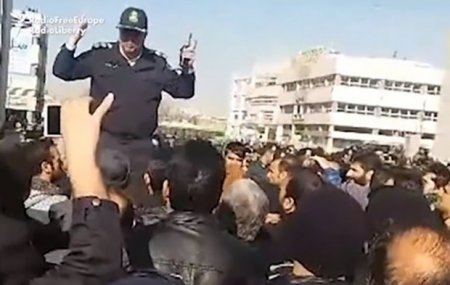İranı etiraz nümayişləri bürüdü: yoxsulluq, bahalaşma, korrupsiya...
