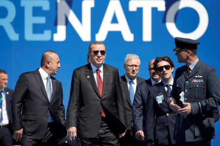 "Türkiyənin NATO-dan ayrılmasına mane olun"