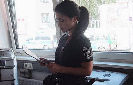 Almaniyada işləyən azərbaycanlı polis qız: “Atam xərçəngdir, anam isə…” 