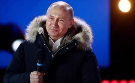 Vladimir Putin seçkilərdə qalib gəldiyini etiraf edib