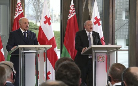 Aleksandr Lukaşenko: "İşğal altındakı ərazilər azad olunmalıdır"