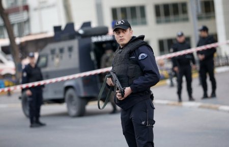 İstanbulda atışma baş verib – polis əməkdaşı yaralanıb