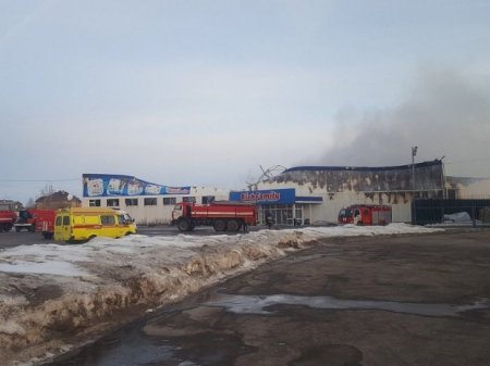 Rusiyada daha bir ticarət mərkəzi yandı