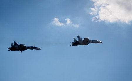 Sınaq uçuşu zamanı Su-27SM qırıcısının quyruğu qopdu