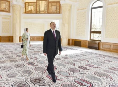 Prezident və xanımı Hacı Cavad məscidinin yeni binasının açılışında