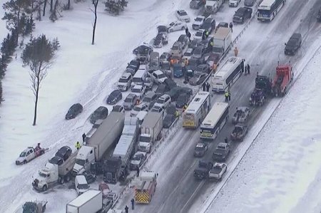 Kanadada buzlu yağış: 200-dən çox yol qəzası baş verib
