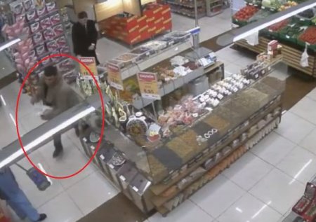 “RAHAT” marketdən oğurluq: Oğru cinayət başında yaxalandı