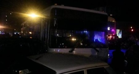 Bakıda sərnişin avtobusu qəza törətdi: sürücü qaçdı