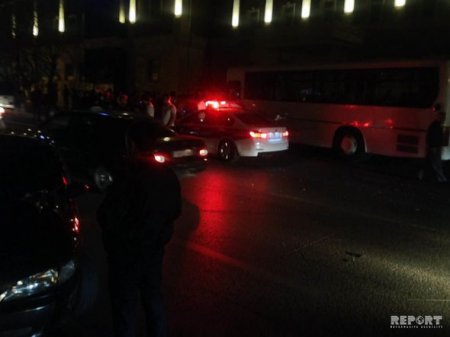 Bakıda sərnişin avtobusu qəza törətdi: sürücü qaçdı 