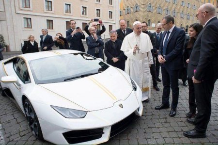 Papanın "Lamborghini"si rekord qiymətə satıldı