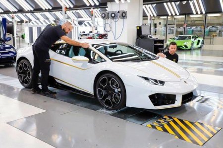 Papanın "Lamborghini"si rekord qiymətə satıldı