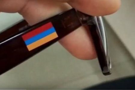Bakıda üzərində Ermənistan bayrağı olan eynək satılır
