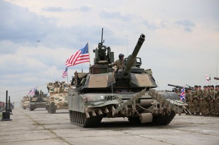 Rusiya sərhədlərində “Abrams” tankları, “Apaçi” vertolyotları