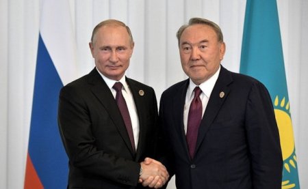 Nazarbayev Putinlə görüşdə general Xaçaturovdan söz saldı