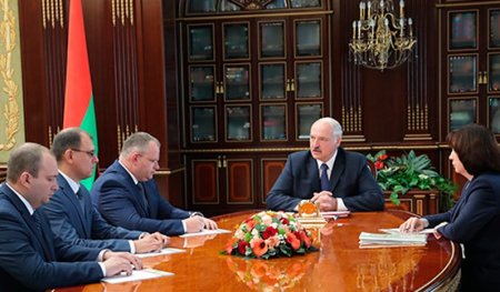 Lukaşenko "piyaniskə" nazirləri işdən qovdu