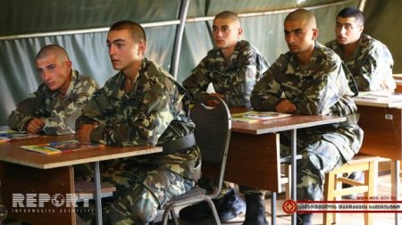 Gürcüstan ordusunun azərbaycanlı çağırışçılarına gürcü dili öyrədilir