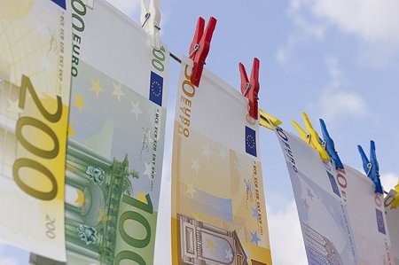 Eston bankları üzərindən “yuyulan” 1 trilyon avro!