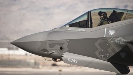 ABŞ beşinci nəsil F-35 qırıcılarının bütün uçuşlarını dayandırdı
