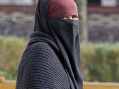 Daha bir ölkədə niqab qadağan edildi