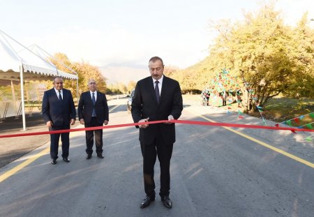 İlham Əliyev Qax-Qıpçaq-Ağyazı avtomobil yolunun açılışında iştirak edib