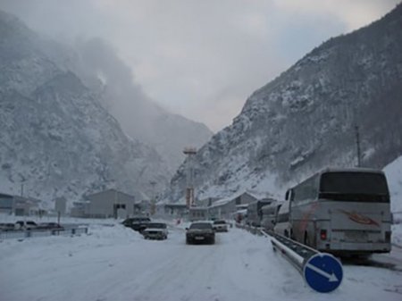 Gürcüstan-Rusiya magistral yolu yenidən bağlandı