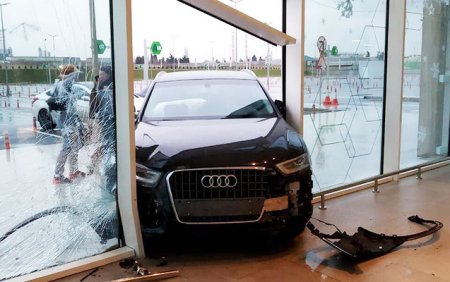 Bakıda “Audi” məşhur hipermarketə girdi