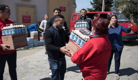 Cüdoçular Kamil Zeynallı ilə birgə maddi yardım payladı 