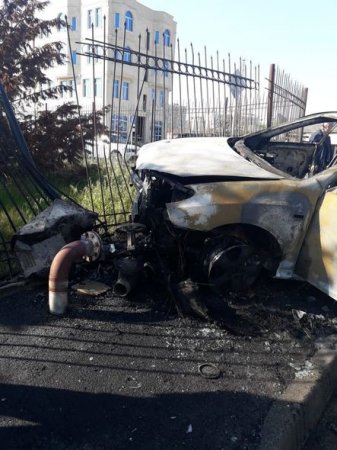 Bakıda “Hyundai” qaz borusuna çırpılıb yandı