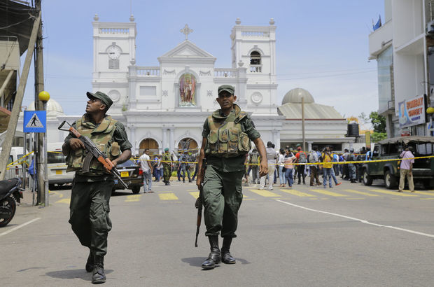 Şri-Lankada terrorçunun özünü partlatmasının görüntüsü yayıldı